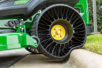 Sorozatgyártásban a Michelin Tweel