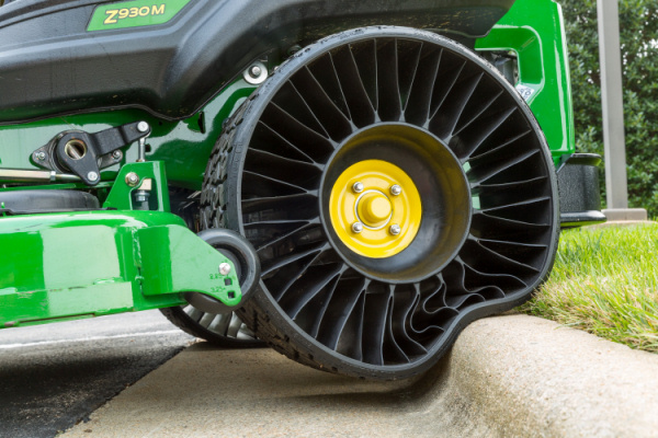 Sorozatgyártásban a Michelin Tweel